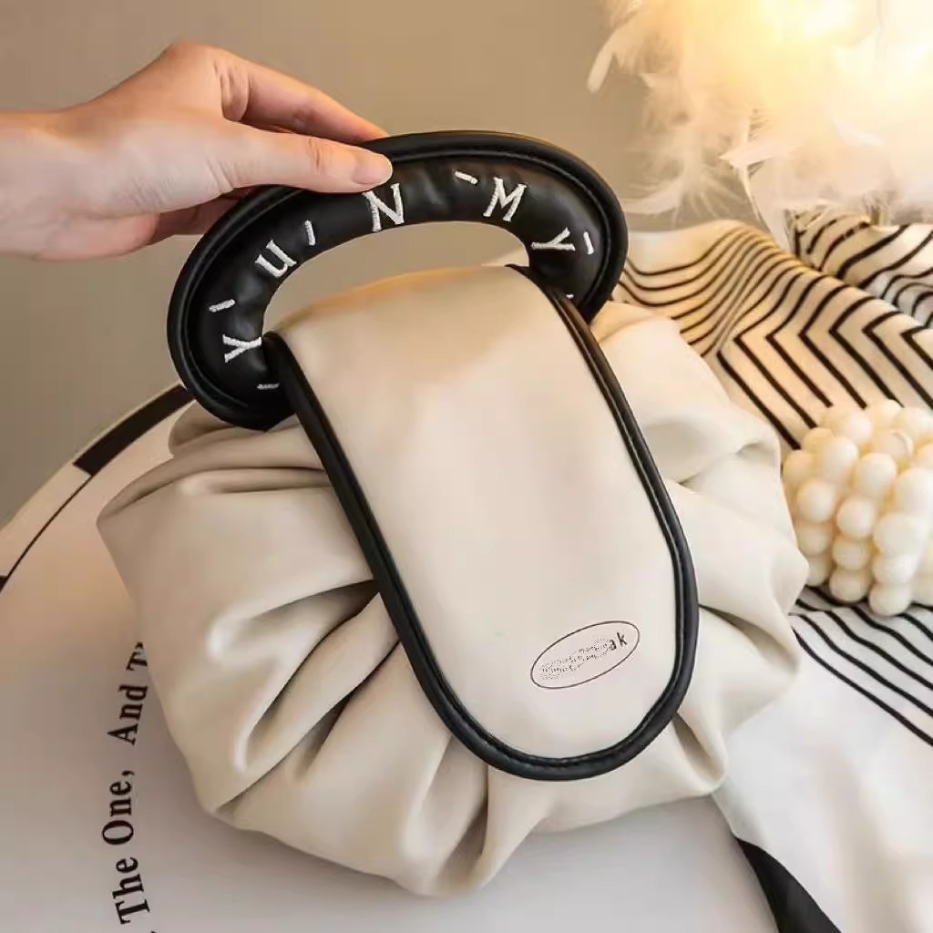 حقيبة مستحضرات التجميل الكسولة - مراجعة Tile Bag Drawstring وسعره
